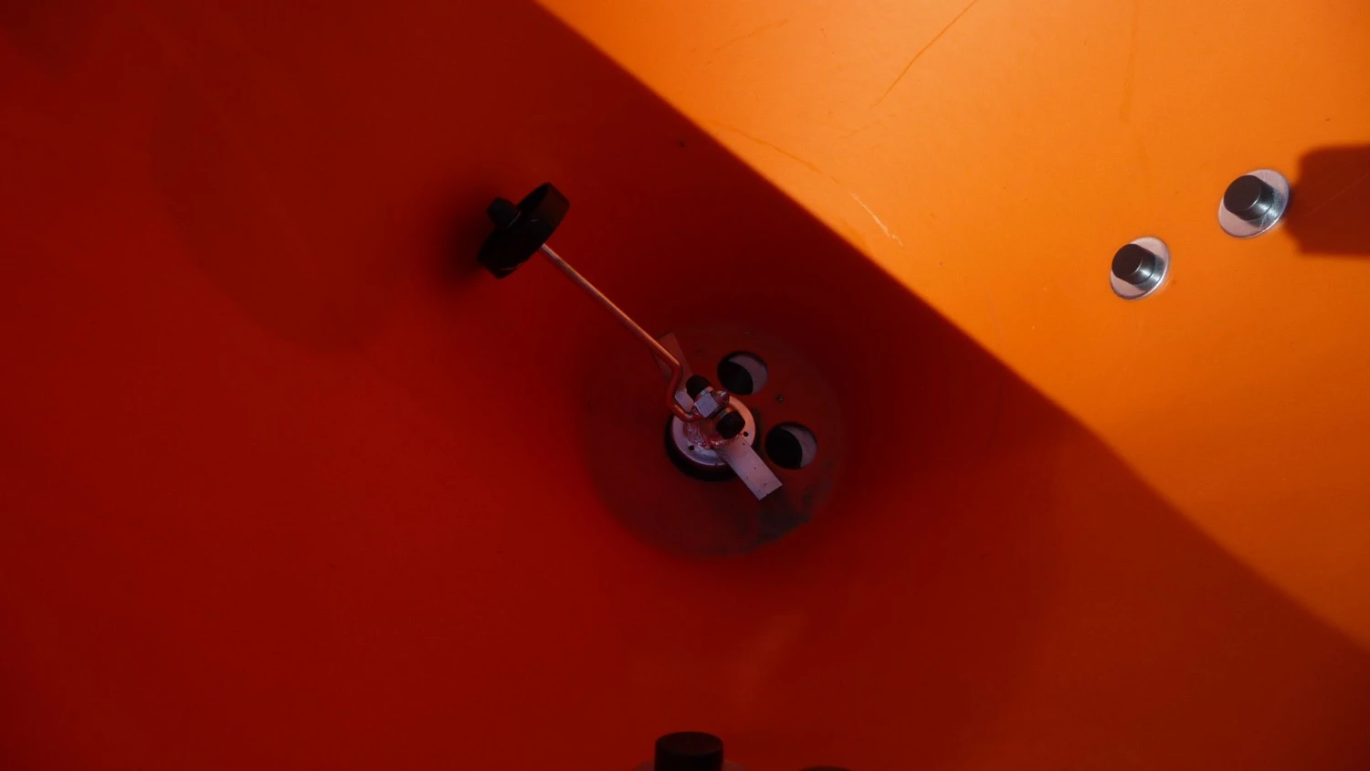 FertCast Tractor Mounted Fertiliser Spreader - Manual Controls 400L - Image 4